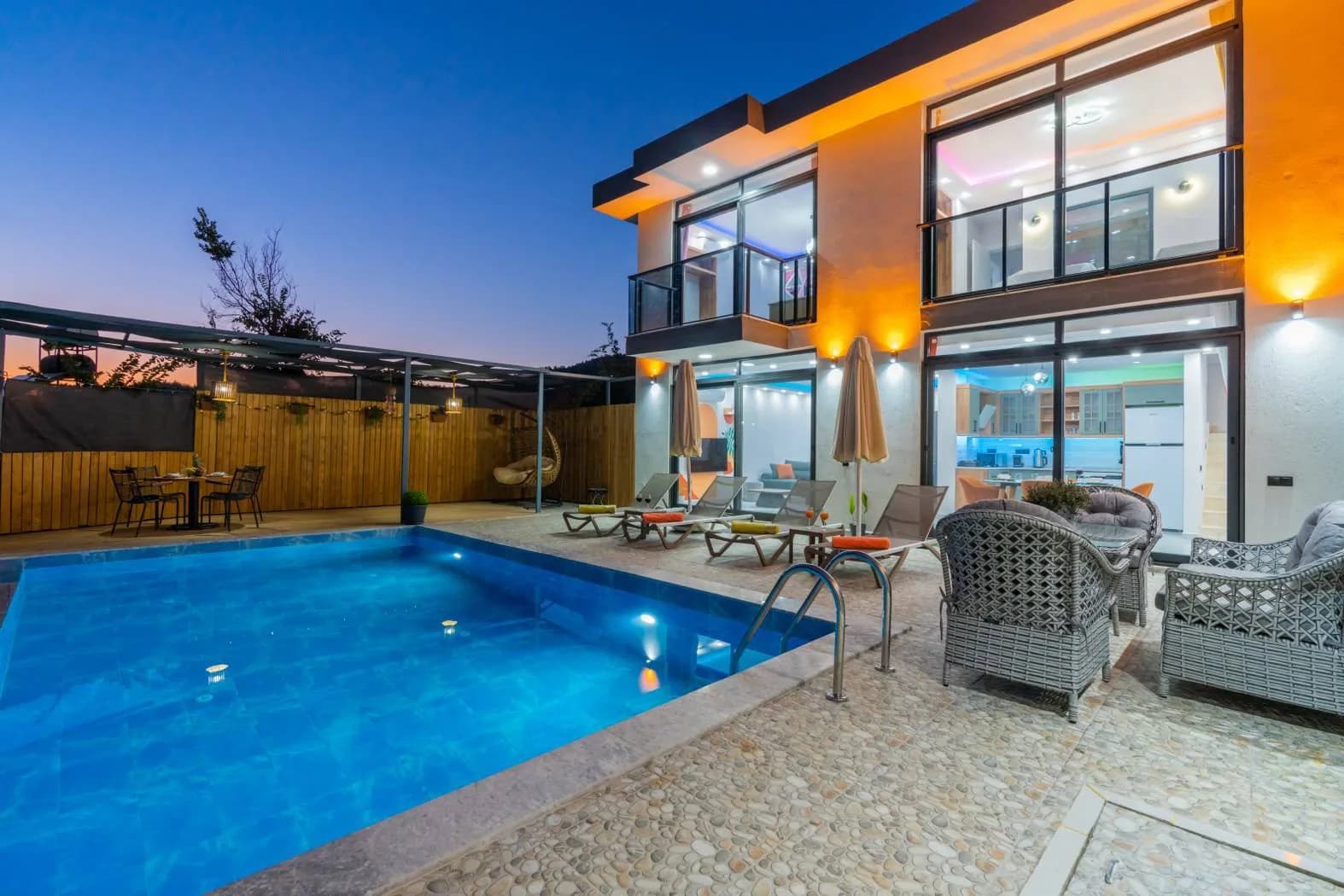 Kaş İslamlar'da Modern Tasarımlı, Özel Havuzlu, 2+1 Villa görsel 3