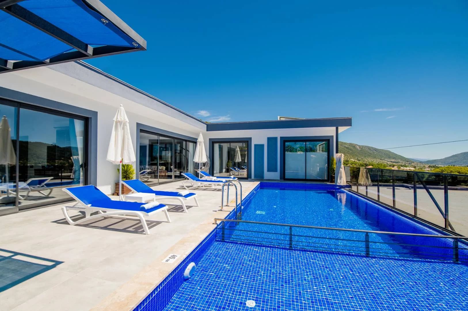 Kaş Sarıbelen'de Huzurlu Doğada, Isıtmalı Havuzlu, Modern Villa görsel 2