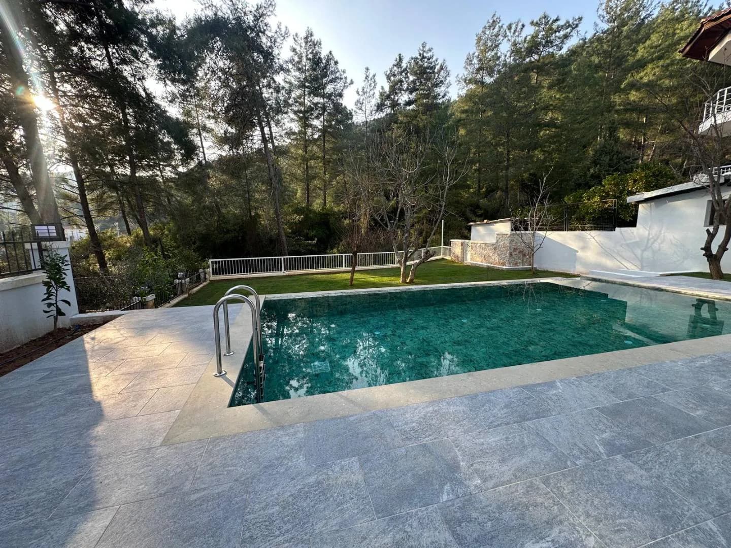 Marmaris Çetibeli'nde Yemyeşil Bahçeli, Özel Havuzlu, 6 Kişilik Villa görsel 3