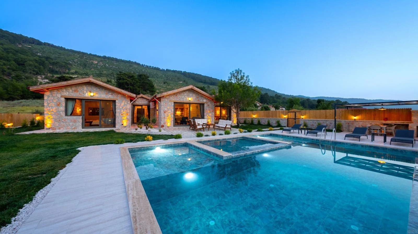Antalya Kaş'ta Göz Alıcı Doğada, Özel Havuzlu, Taş Villa görsel 2