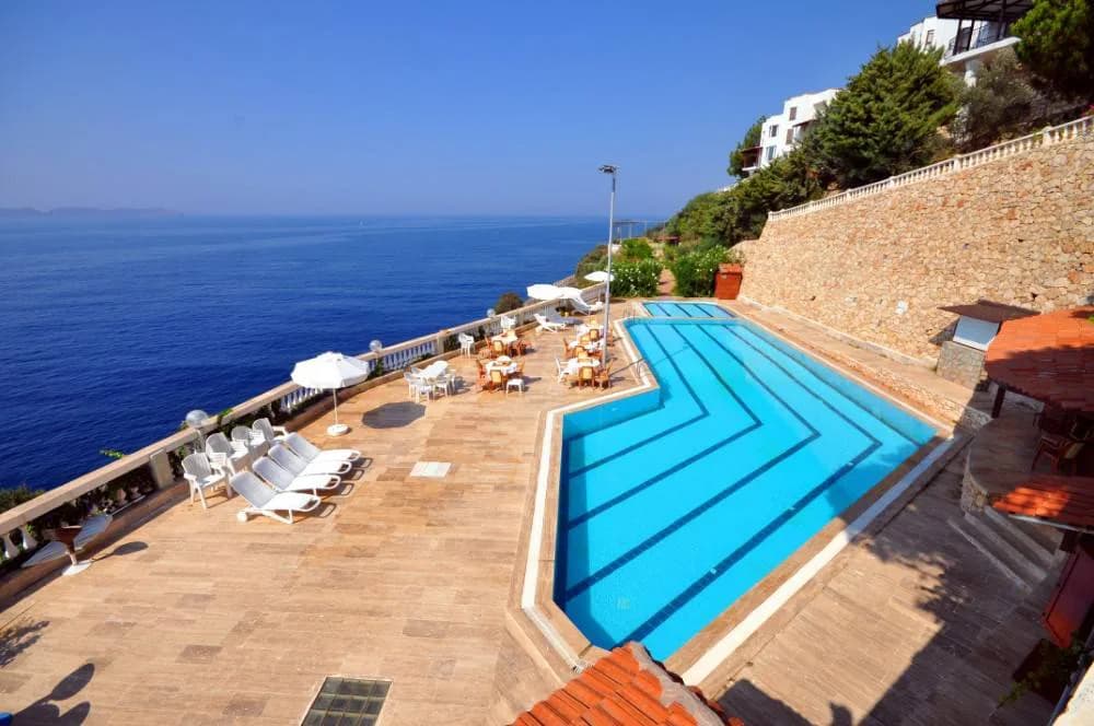 Kaş Gökçeören'de Geniş Ailelere Uygun, Ortak Havuzlu, Kiralık Villa görsel 2