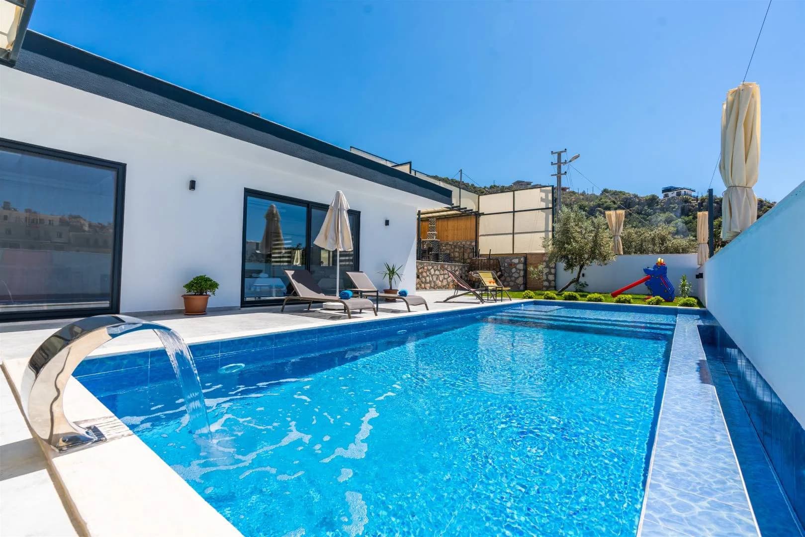 Kaş Bezirgan'da Sakin Konumda, Özel Havuzlu, Bahçeli Villa görsel 2