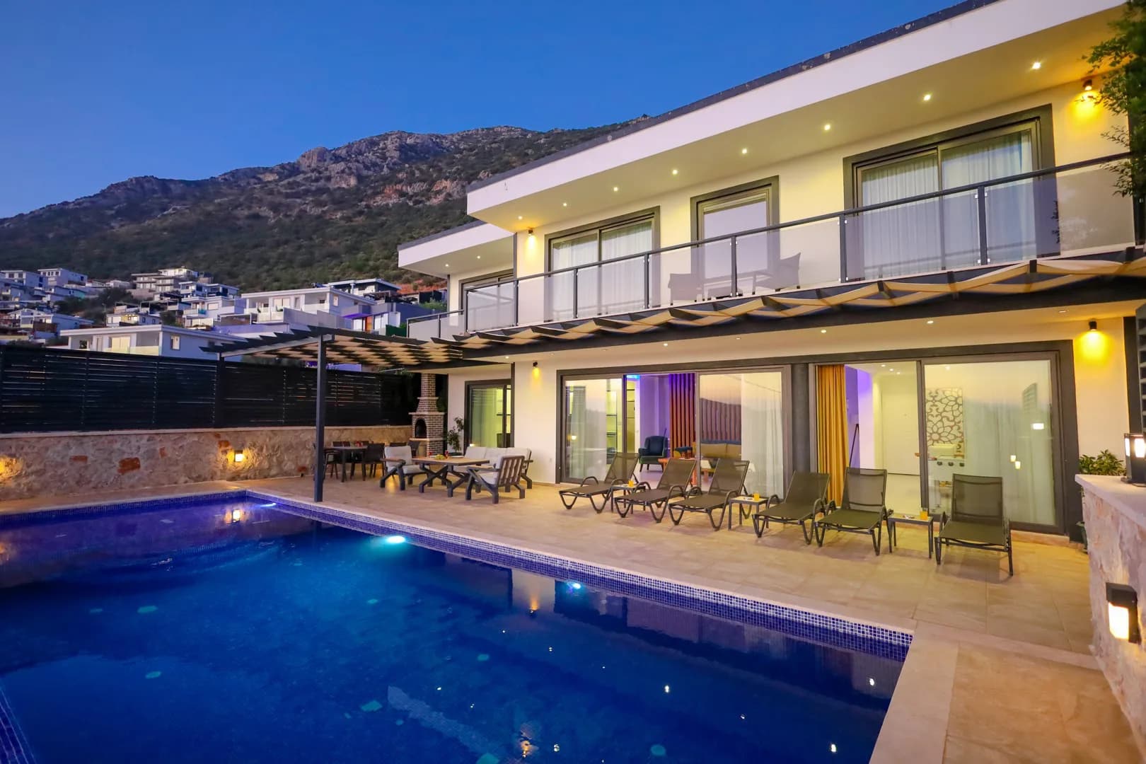 Kaş Kördere'de Deniz Manzaralı, Özel Havuzlu, 6 Kişilik, Kiralık Villa görsel 2