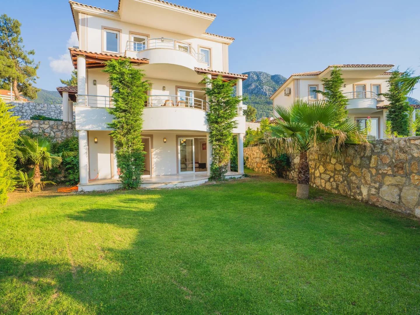 Fethiye Ölüdeniz'de Site İçerisinde, Ortak Havuzlu, Modern Villa görsel 2