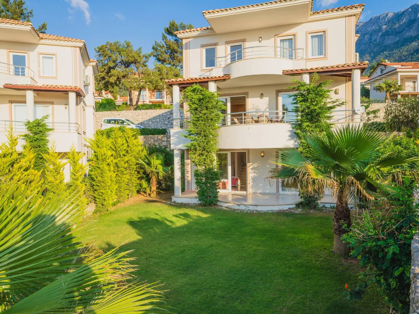 Fethiye Ölüdeniz'de Site İçerisinde, Ortak Havuzlu, Modern Villa görsel 3