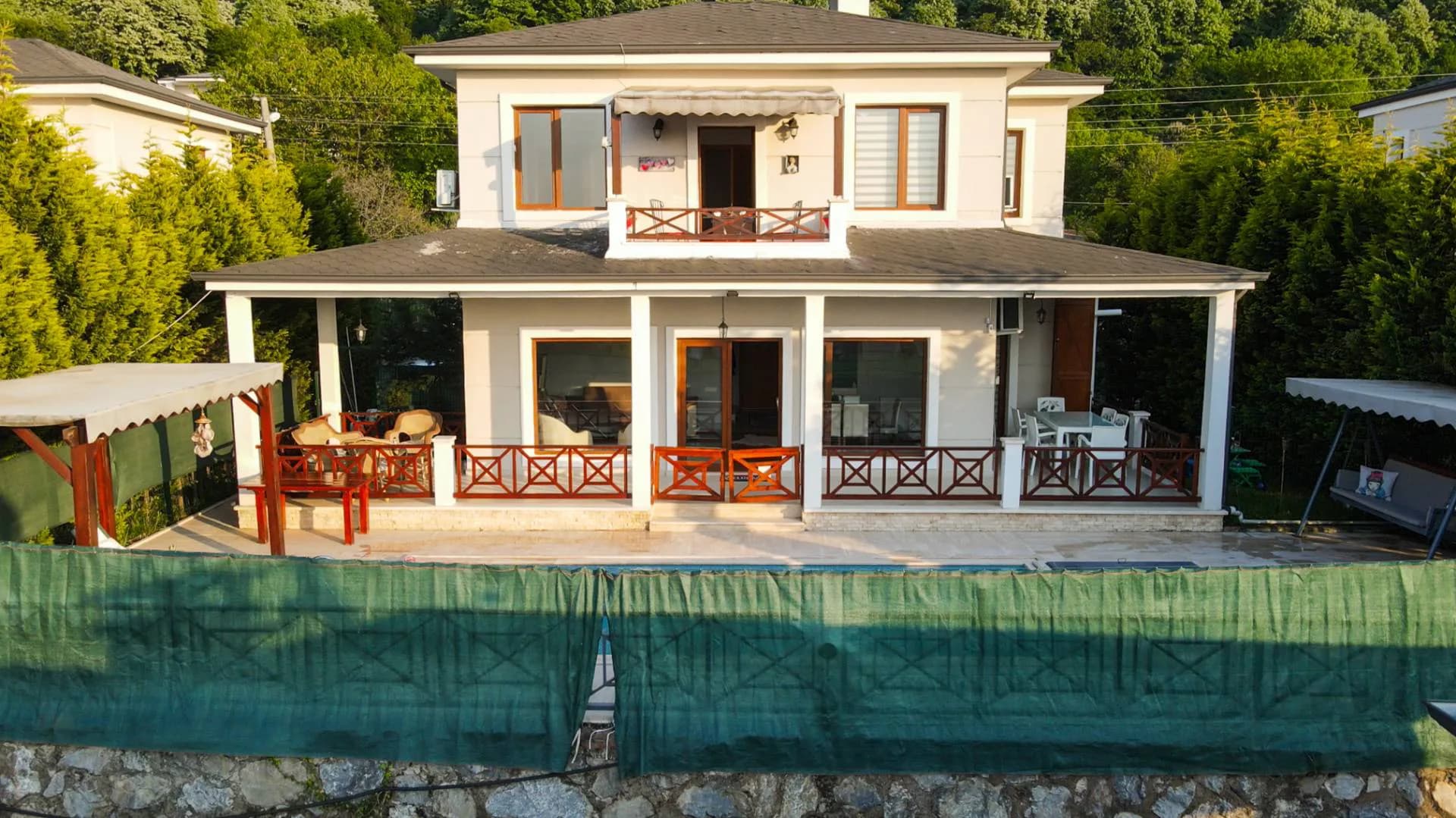 Sakarya Sapanca'da Geniş Bahçeli, Özel Havuzlu, Muhafazakar Villa görsel 2