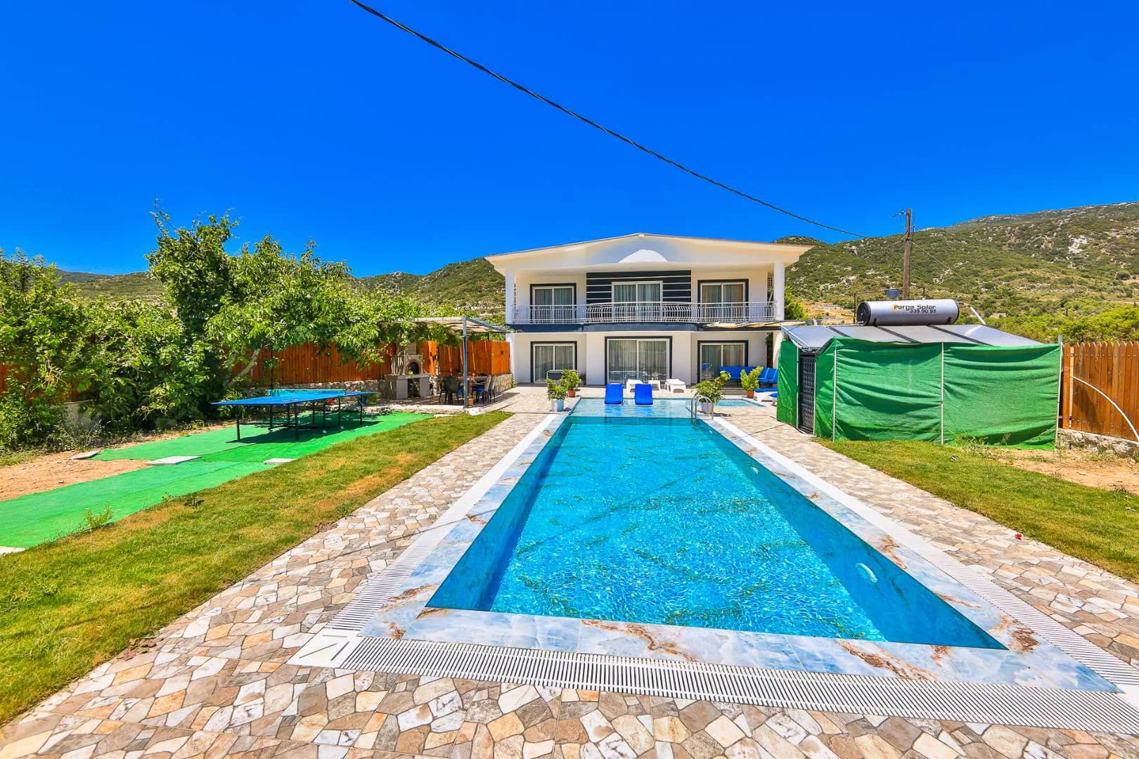 Kaş Sarıbelen'de Ferah Bahçe İçerisinde, Özel Havuzlu, Modern Villa görsel 2