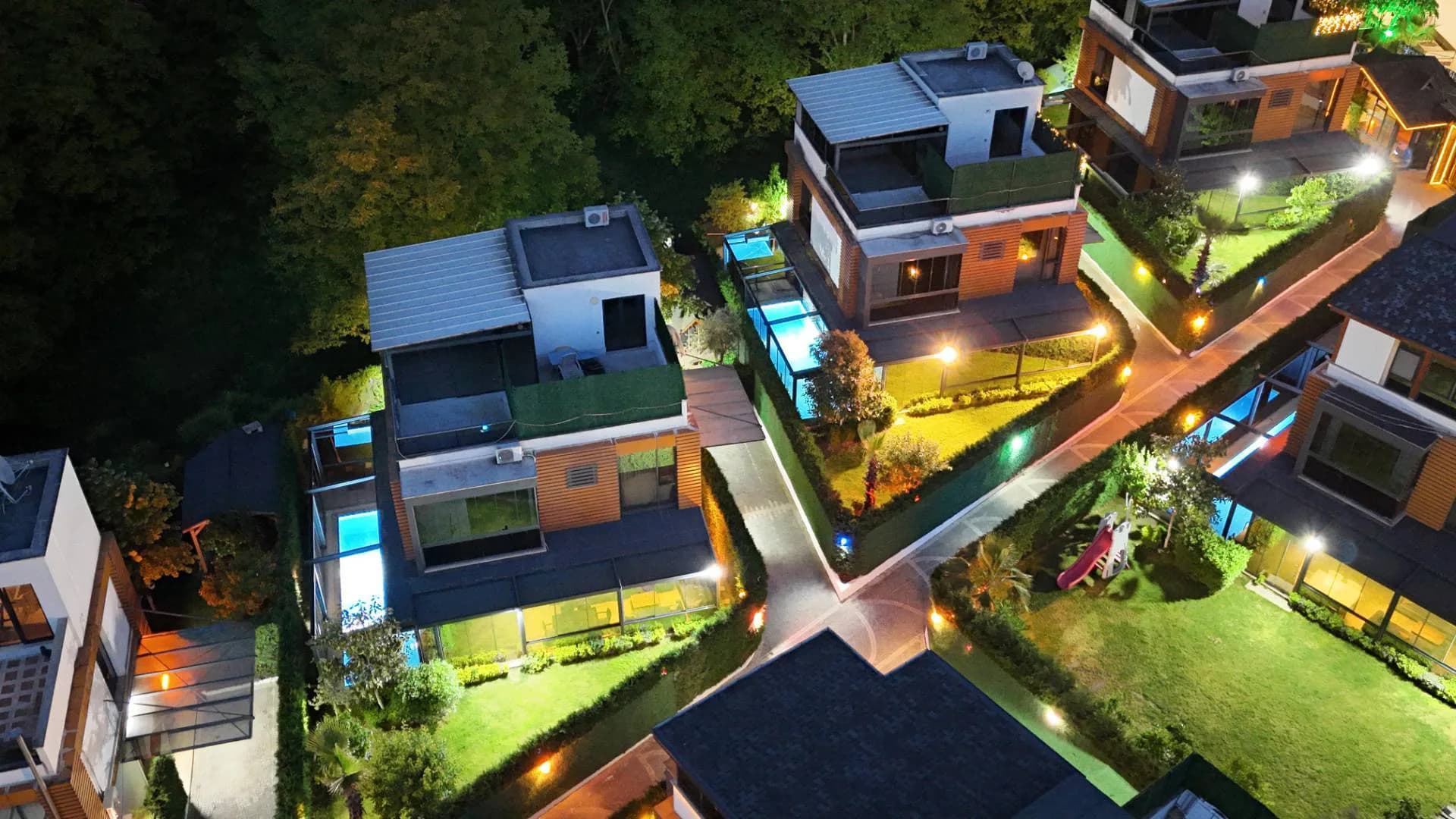 Sapanca Rüstempaşa'da Muhteşem Doğada, Isıtmalı Havuzlu, Lüks Villa görsel 3