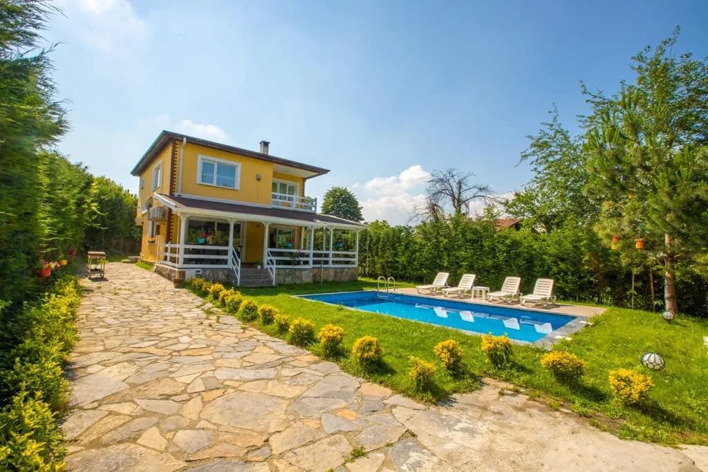 Sapanca'da Yemyeşil Bahçe İçerisinde, Özel Havuzlu, Kiralık Villa görsel 3