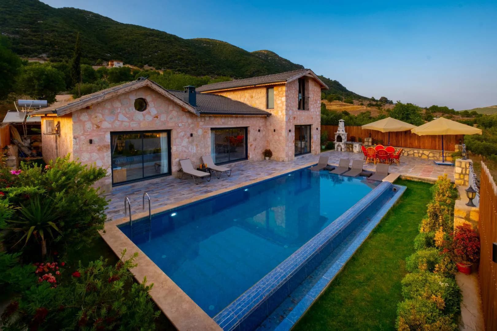 Kaş Sarıbelen'de Huzurlu Doğada, Özel Havuzlu, Jakuzili, Taş Villa görsel 2