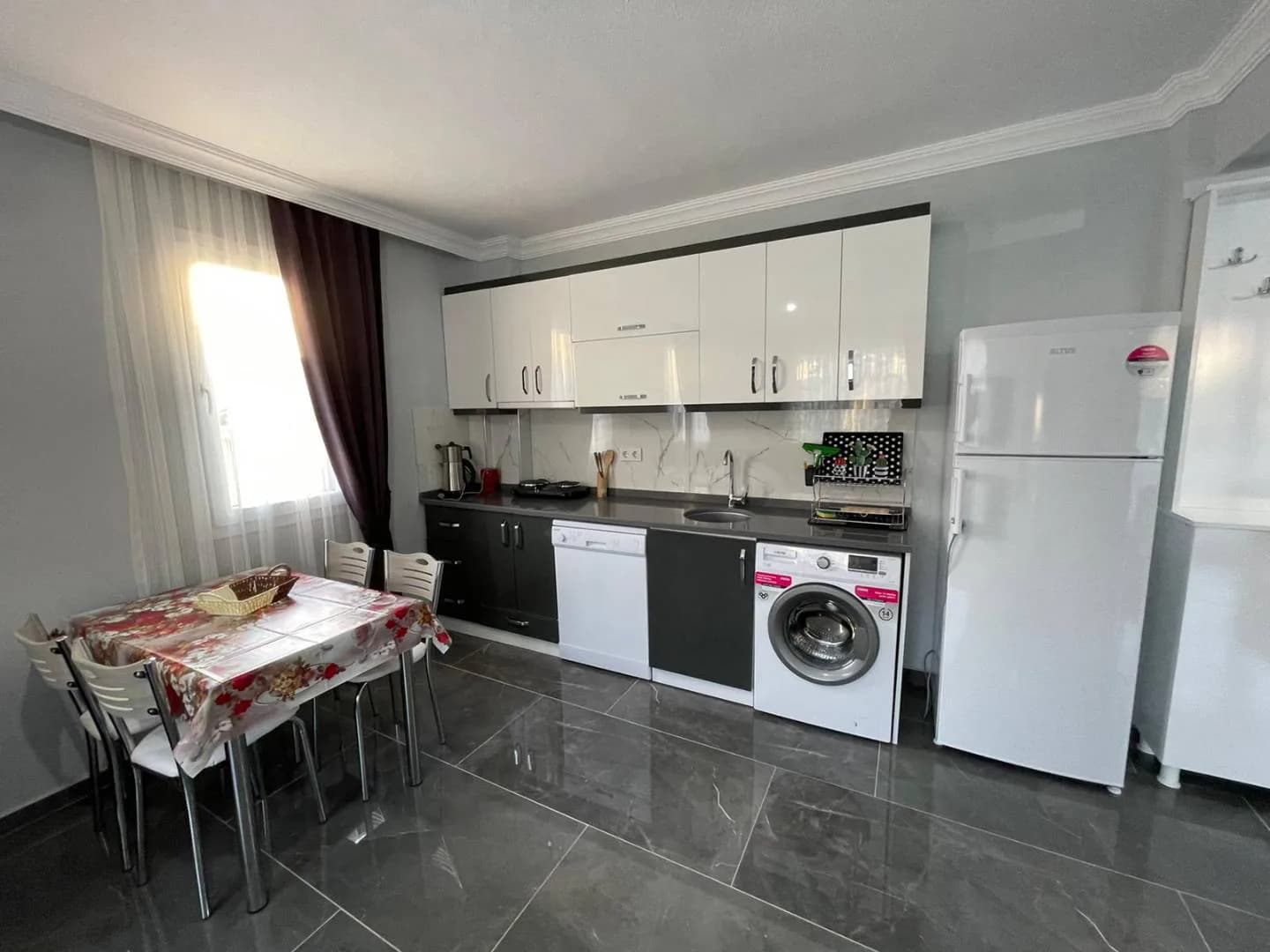 Fethiye Patlangıç'ta Merkezi Konumlu, Konforlu Tasarımlı, 1+1 Ev görsel 2