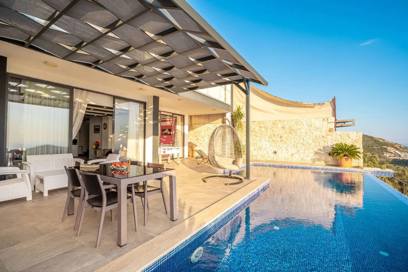 Kaş Bezirgan'da Muhteşem Manzaralı, Özel Havuzlu, Konforlu Villa görsel 2