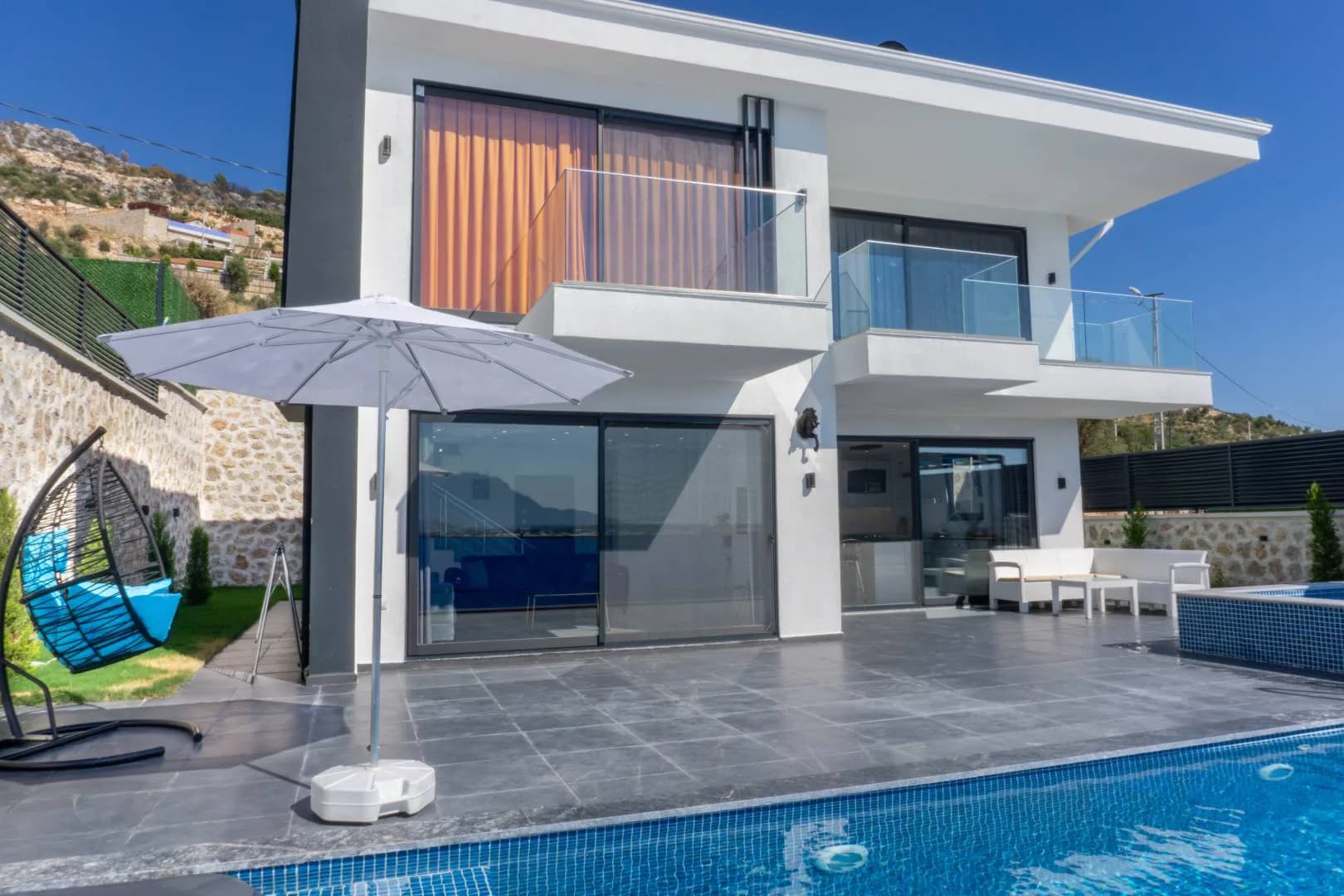 Kaş Yeşilköy'de Sakin Konumda, Özel Havuzlu, Kiralık Villa görsel 3