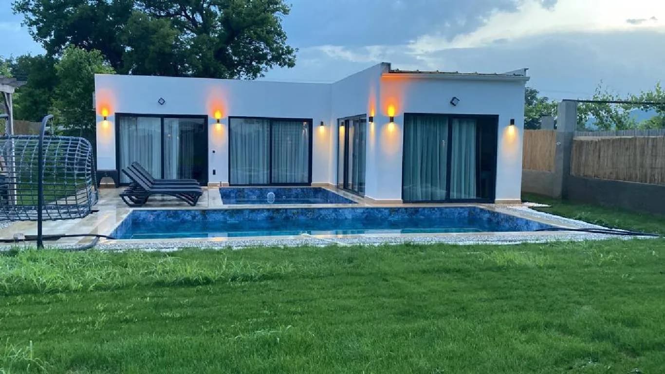 Muğla Fethiye'de Geniş Bahçeli, Özel Havuzlu, Kiralık Lüks Villa görsel 2