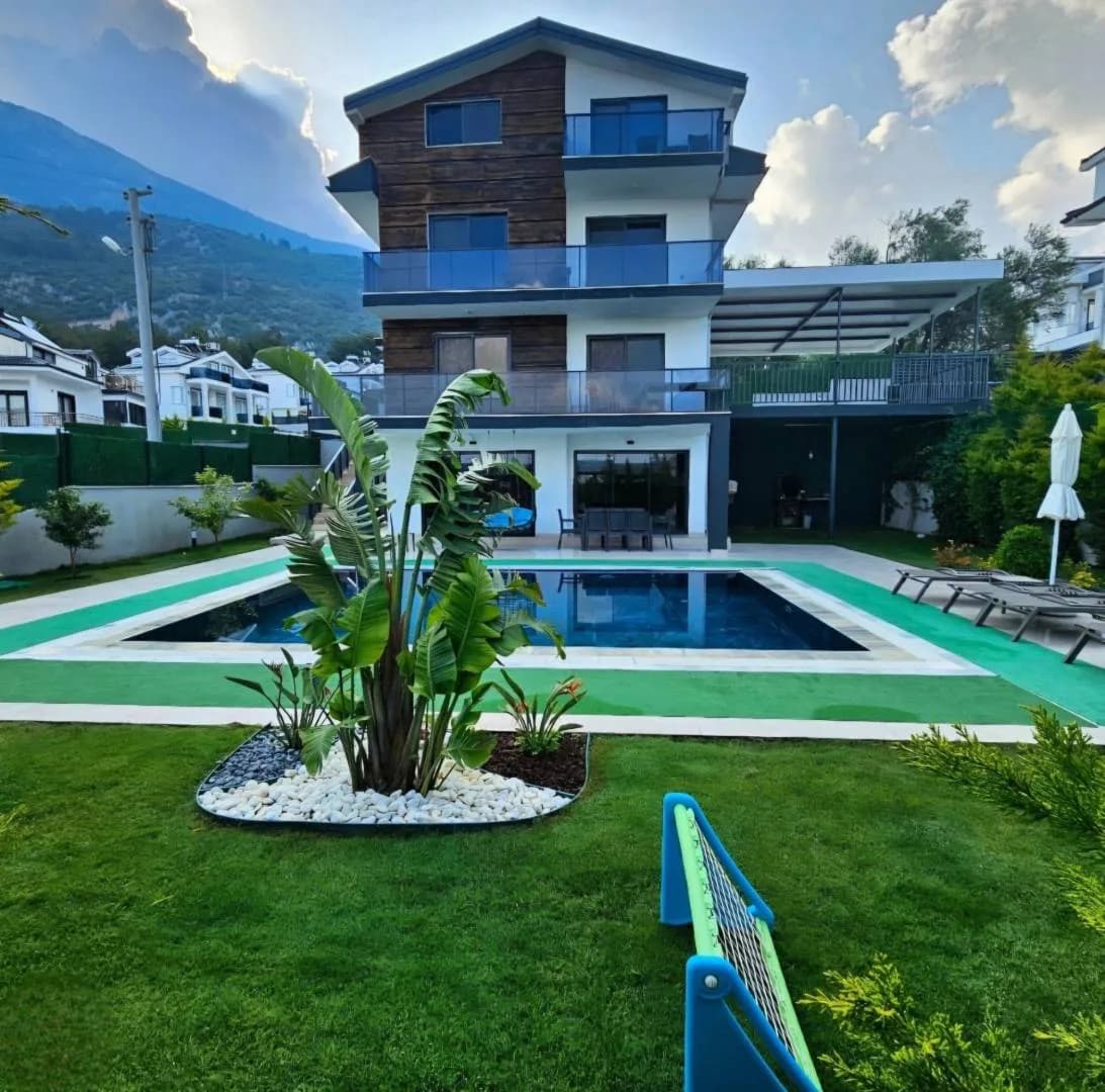 Fethiye Ölüdeniz'de Geniş Bahçe İçerisinde, Özel Havuzlu, Kiralık Villa görsel 2