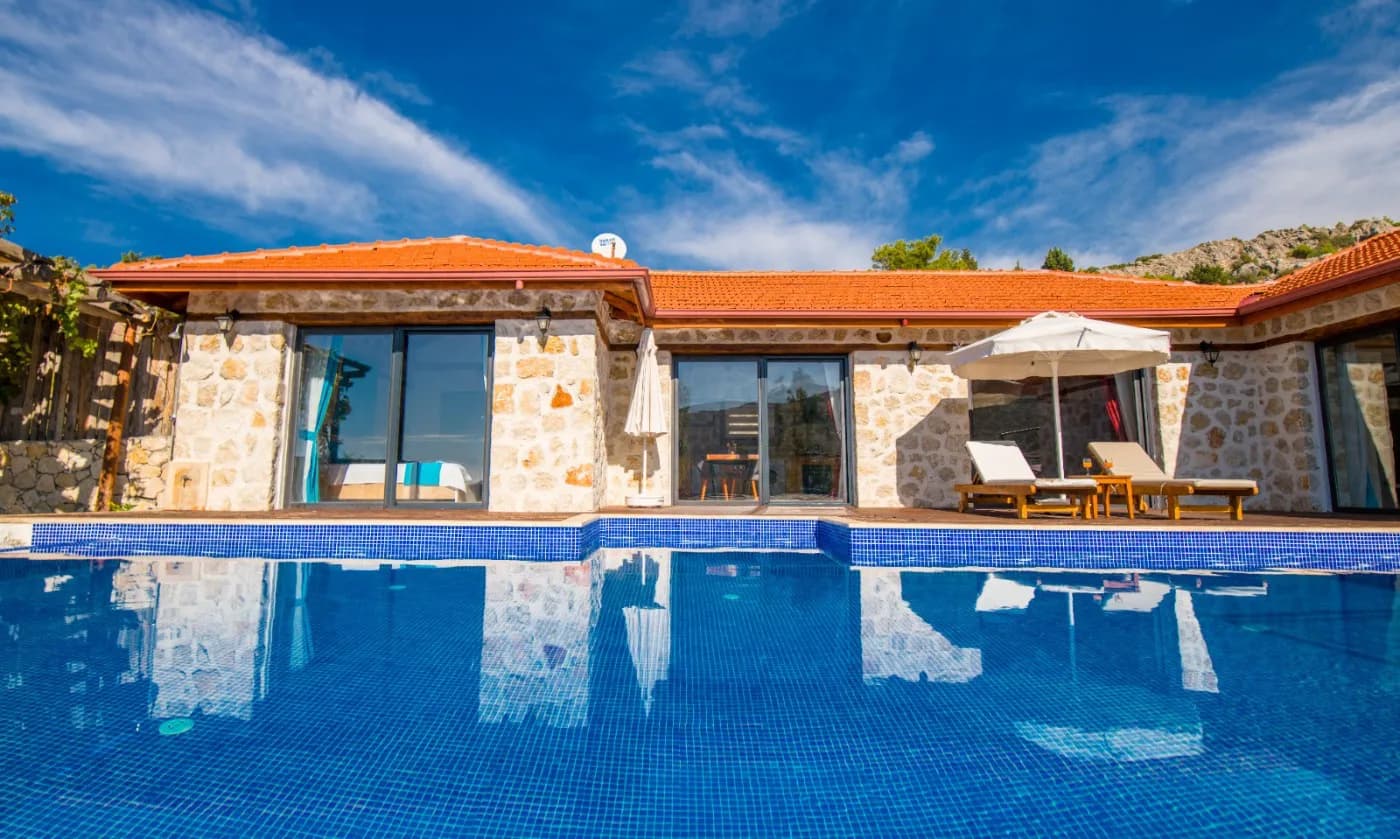 Kaş İslamlar'da Doğa İle İç İçe, Sonsuzluk Havuzlu, Kiralık Villa görsel 2