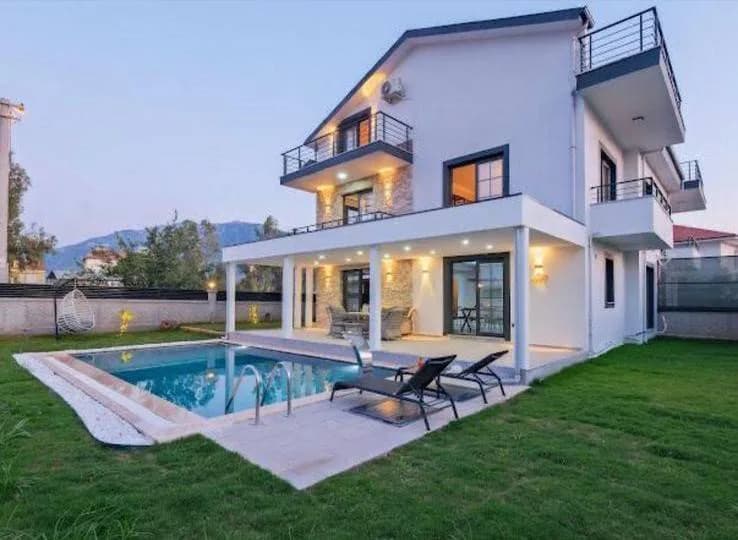 Fethiye Çamköy'de Geniş Bahçeli, Özel Havuzlu, İkiz Villa görsel 3