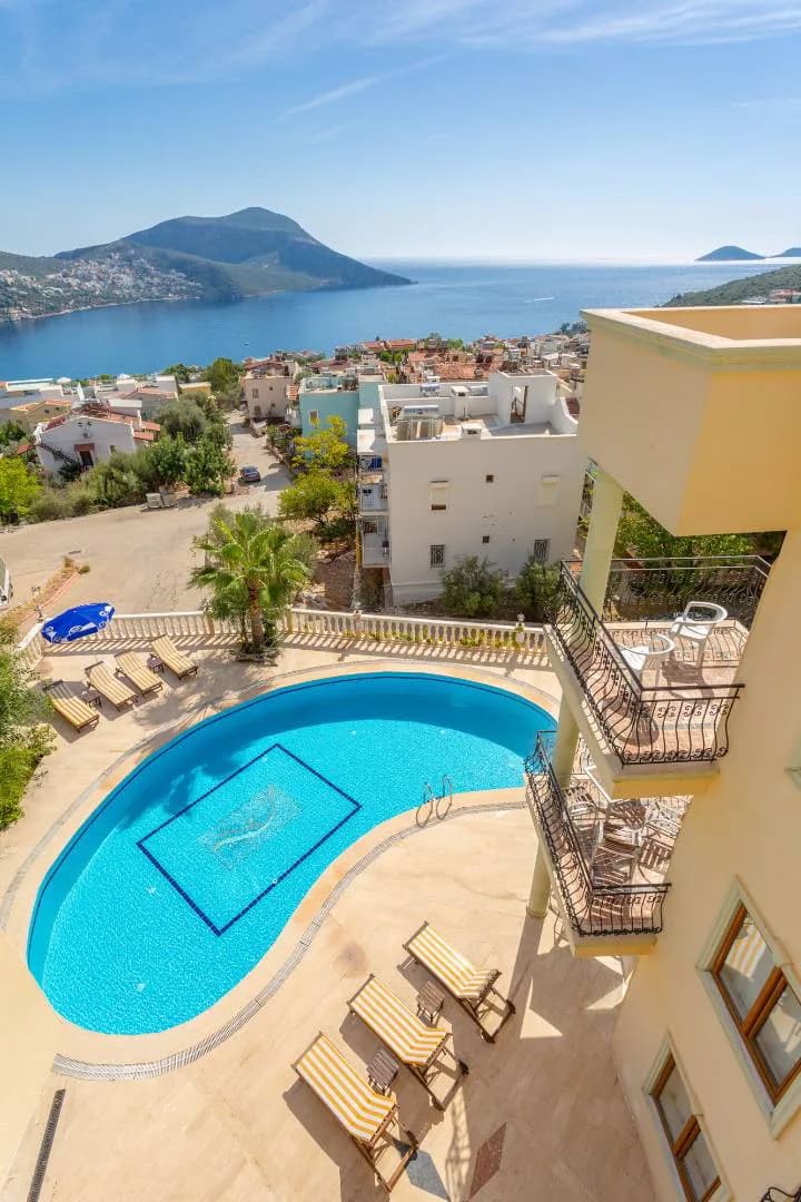 Kaş Kalkan'da Deniz Manzaralı, Ortak Havuzlu, Konforlu Suit görsel 2