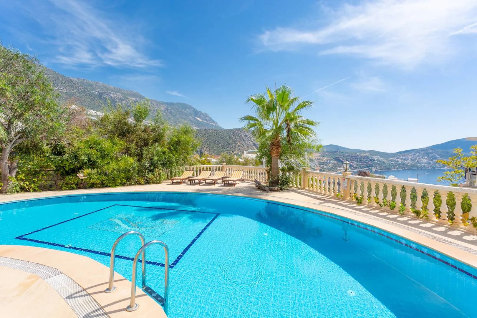 Kaş Kalkan'da Deniz Manzaralı, Ortak Havuzlu, Konforlu Suit görsel 3
