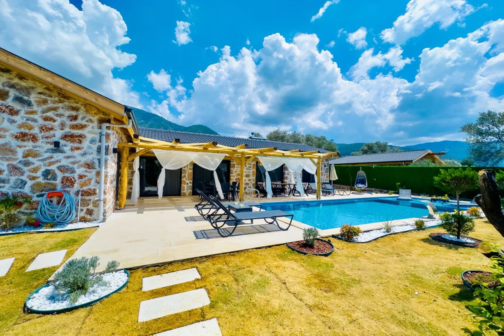 Fethiye İncirköy'de Yemyeşil Doğada, Özel Havuzlu, Lüks Taş Ev görsel 2