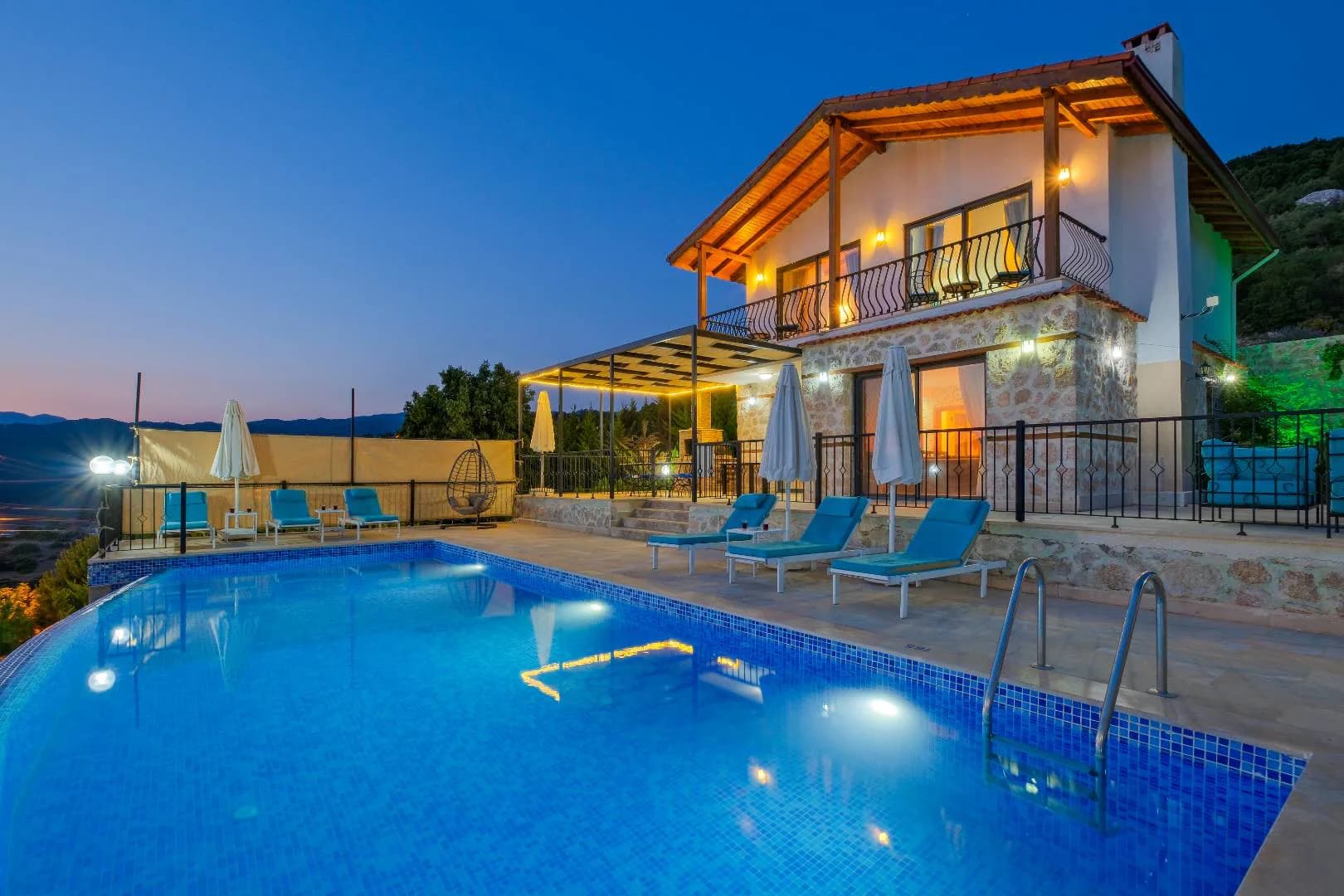 Kaş Sarıbelen'de Huzur Dolu Doğada, Sonsuzluk Havuzlu, Taş Villa görsel 2