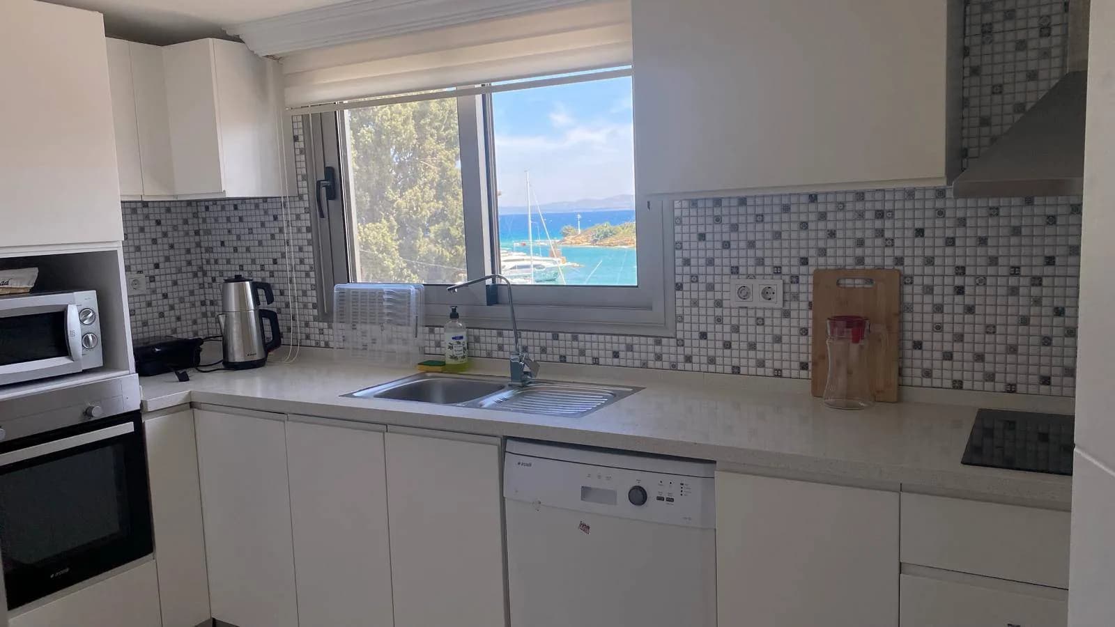 Çeşme Dalyan'da Çekirdek Ailelere Uygun, Deniz Manzaralı Lüks Ev görsel 3