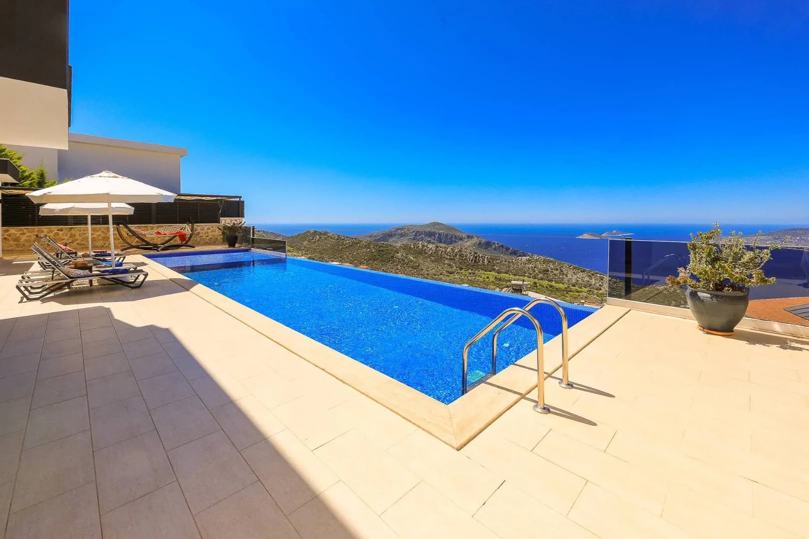 Kaş Bezirgan'da Deniz Manzaralı, Sonsuzluk Havuzlu, Balayı Villası görsel 3