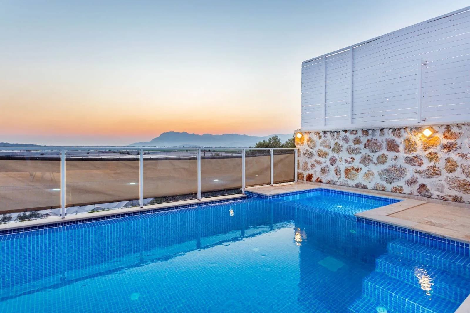 Kaş Yeşilköy'de Eşsiz Manzaralı, Özel Havuzlu, Lüks Villa görsel 3
