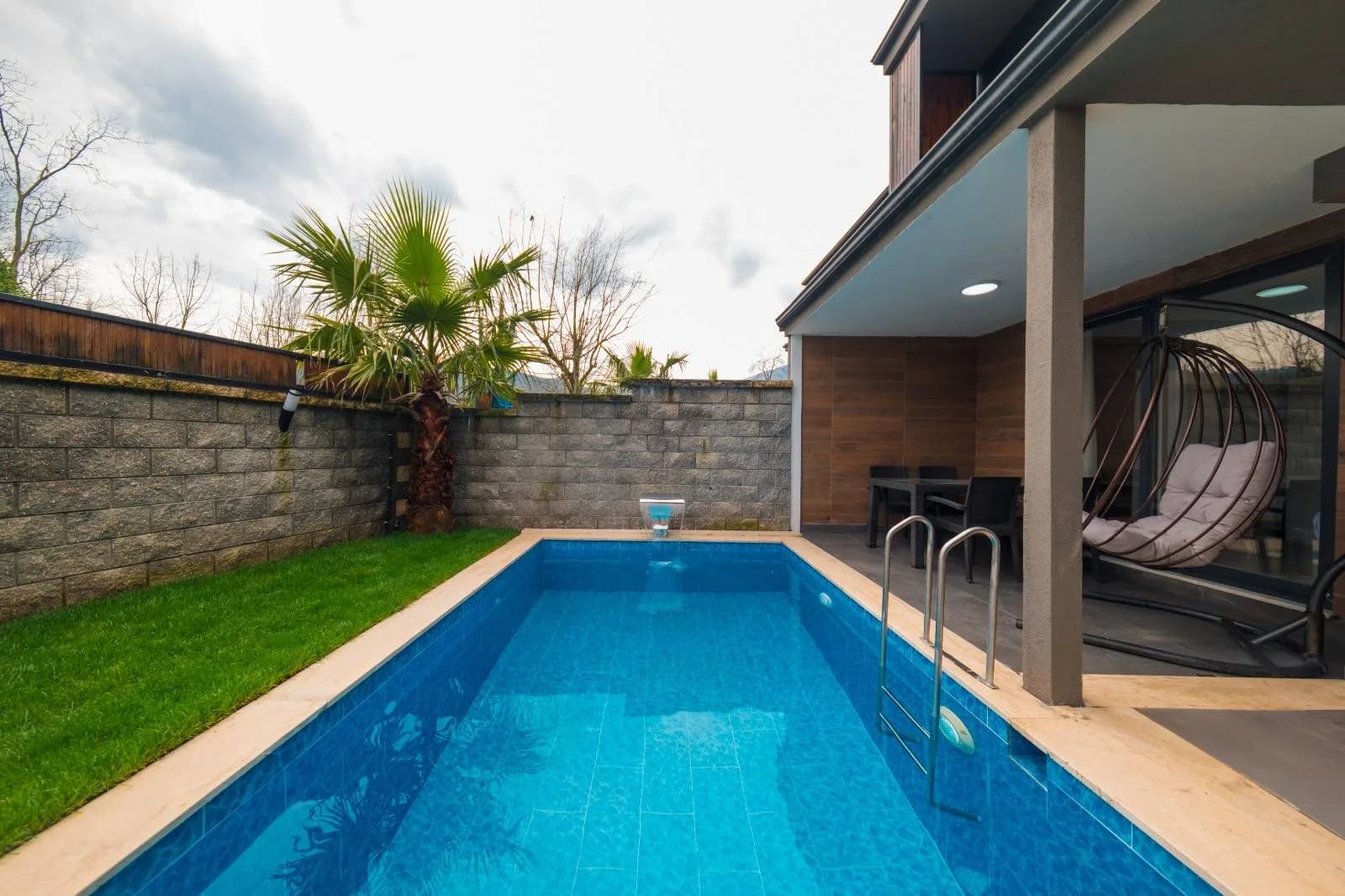 Sapanca Kırkpınar'da Sakin Konumda, Isıtmalı Havuzlu, Kiralık Villa görsel 3