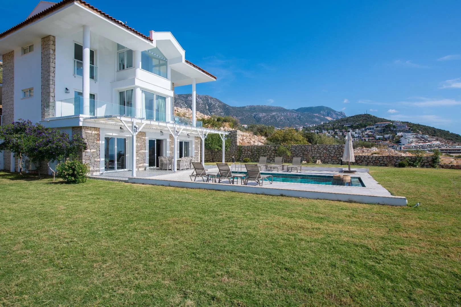Kaş Kalkan'da Denize Sıfır, Özel Havuzlu, Bahçeli Kiralık Villa görsel 3