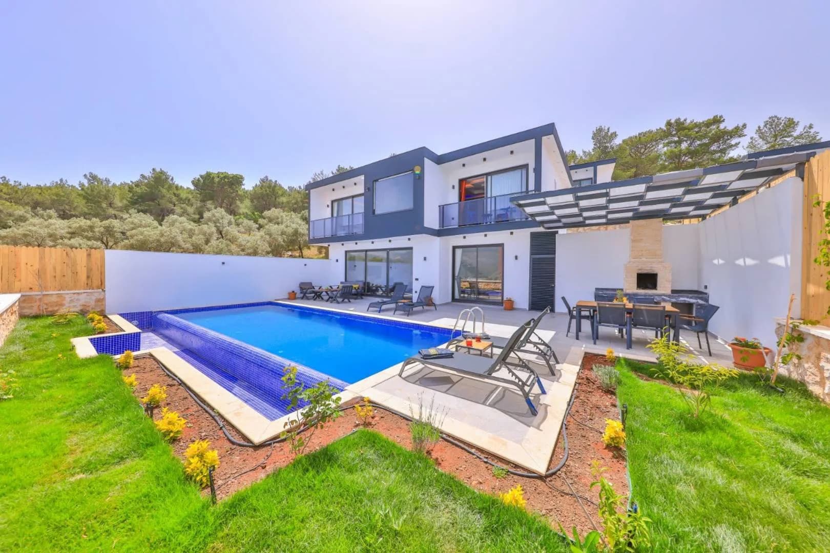 Kaş Yeşilköy'de Doğa Manzaralı, Özel Havuzlu, Konforlu Villa görsel 2