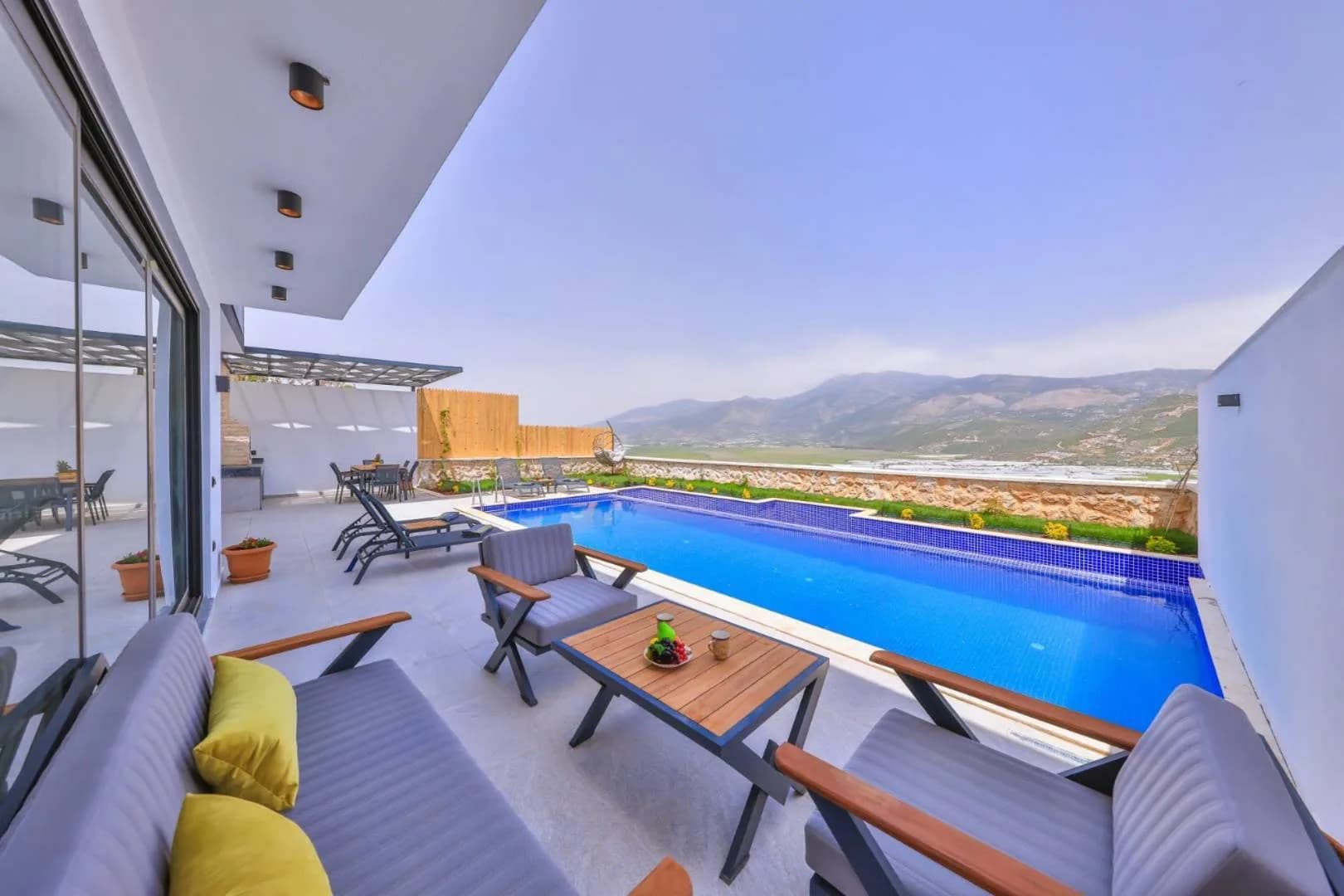 Kaş Yeşilköy'de Doğa Manzaralı, Özel Havuzlu, Konforlu Villa görsel 3