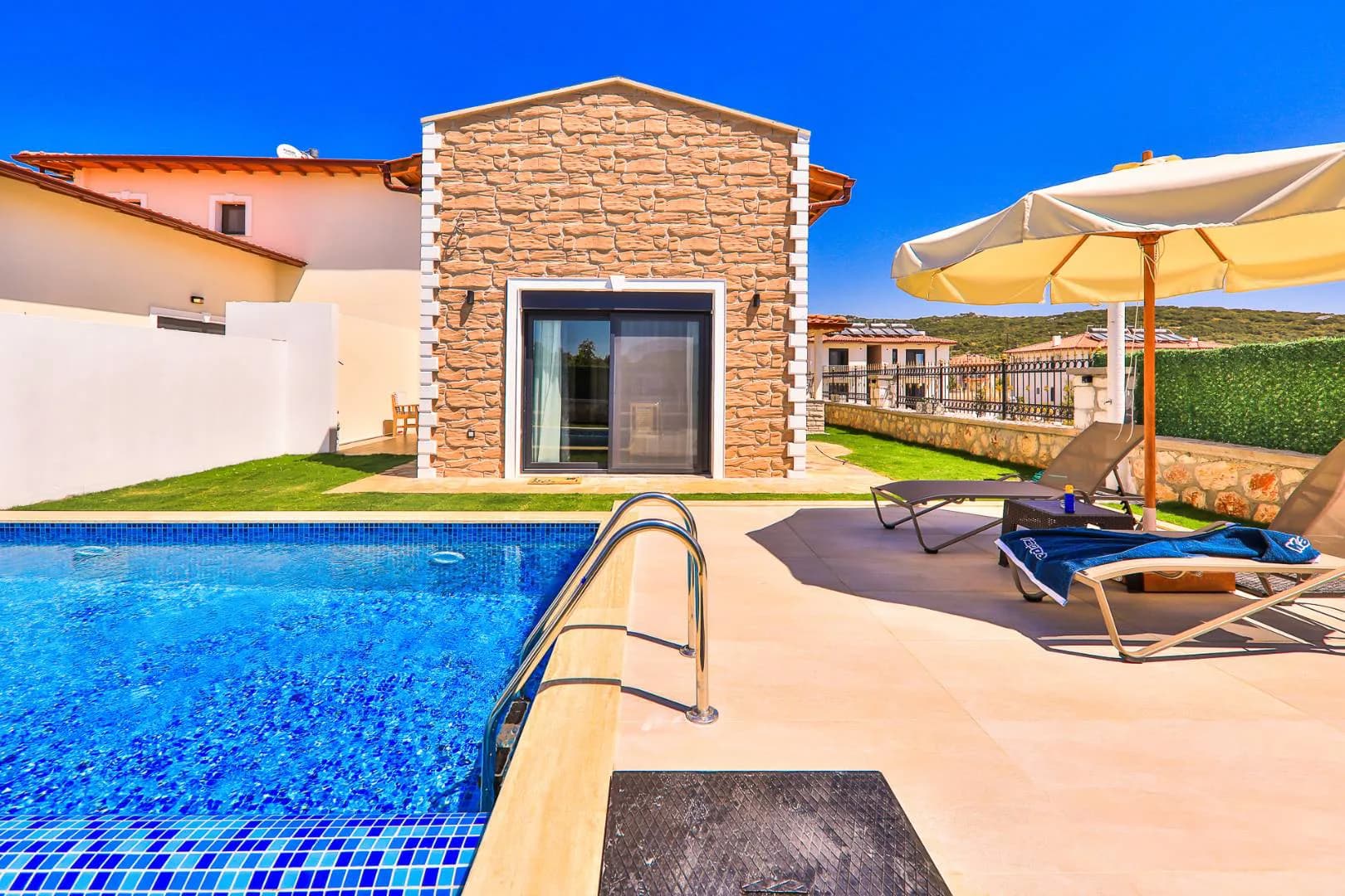 Kaş Çukurbağ'da Sakin Konumda, Özel Havuzlu, Kiralık Villa görsel 2