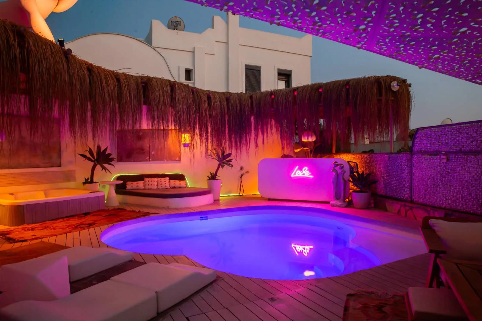 Bodrum Eskiçeşme'de Merkezi Konumda, Özel Havuzlu, Jakuzili Villa görsel 2