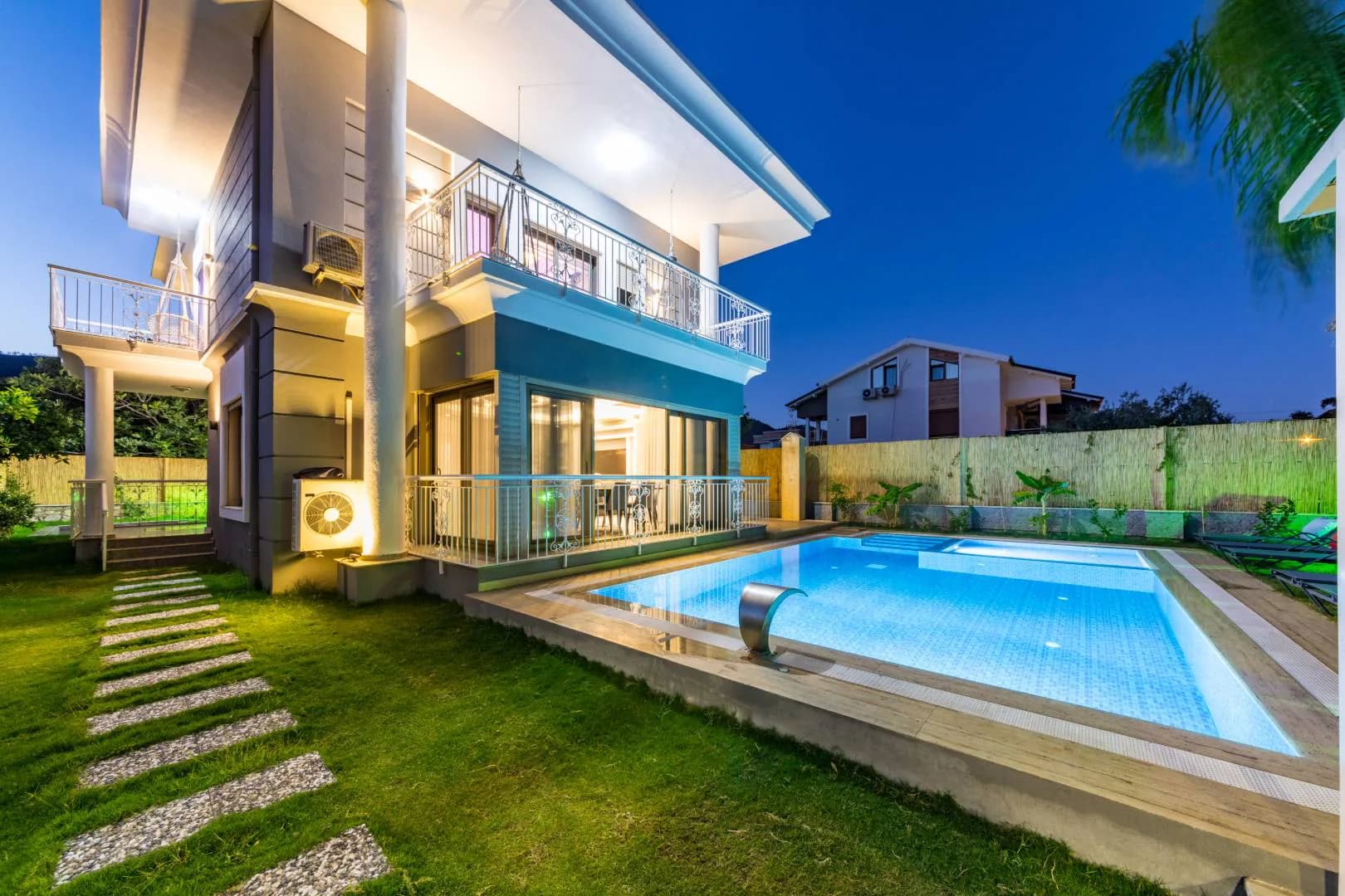 Muğla Marmaris'te Yeşillikler İçerisinde, Özel Havuzlu, Modern Villa görsel 2