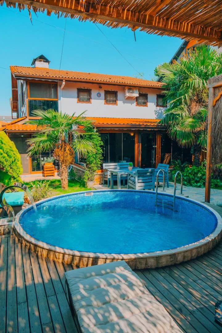 Sapanca Göl'de Yeşillikler İçerisinde, Isıtmalı Havuzlu, Otantik Villa görsel 3