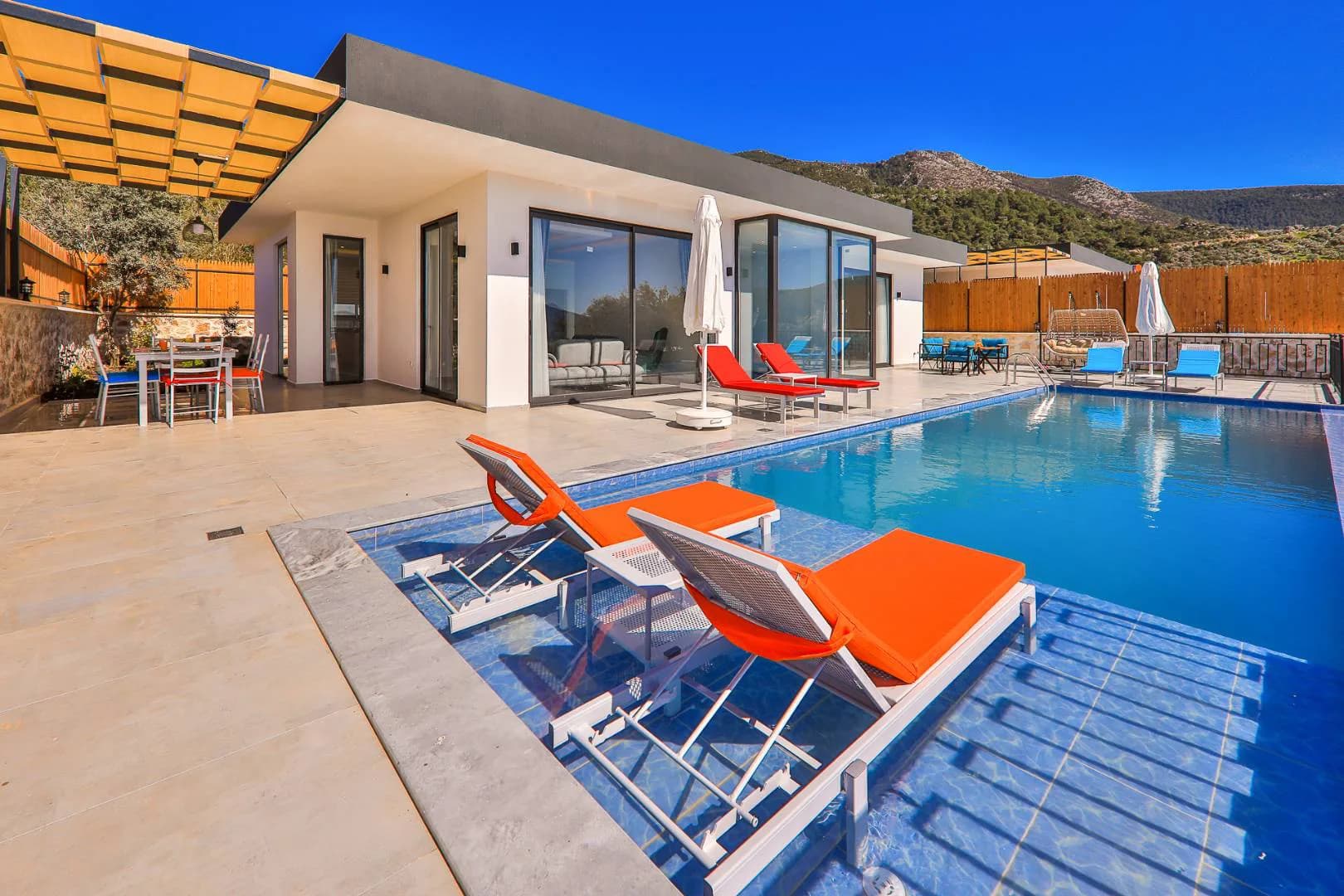 Kaş Çayköy'de Modern Tasarımlı, Özel Havuzlu, Saunalı Villa görsel 2