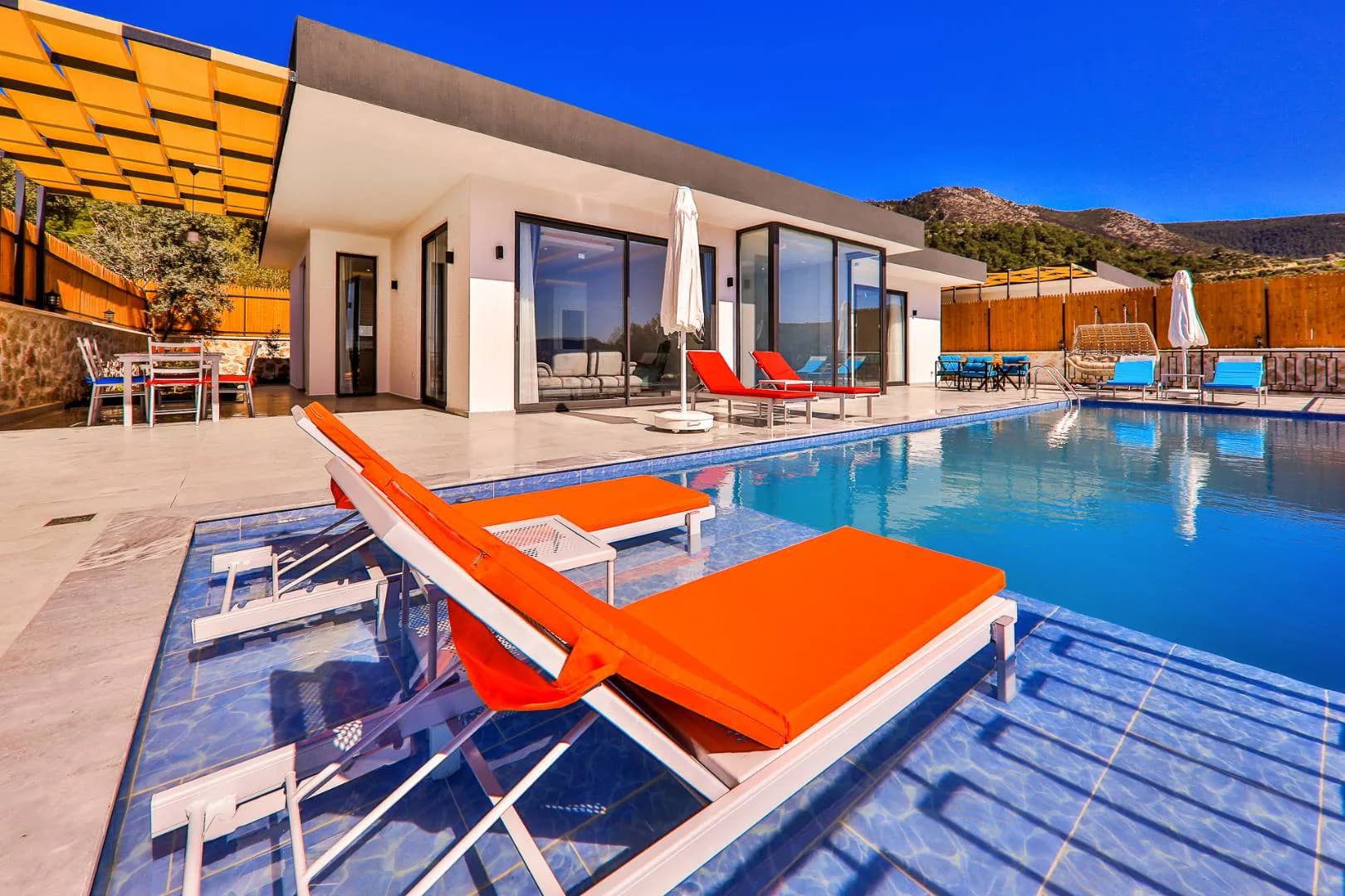 Kaş Çayköy'de Modern Tasarımlı, Özel Havuzlu, Saunalı Villa görsel 3