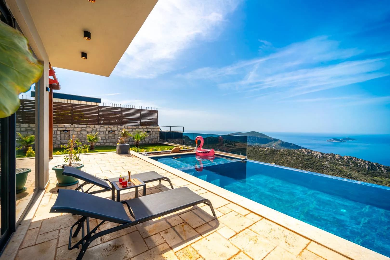 Kaş Kördere'de Geniş Ailelere Uygun, Özel Havuzlu, Olanaklı Villa görsel 2