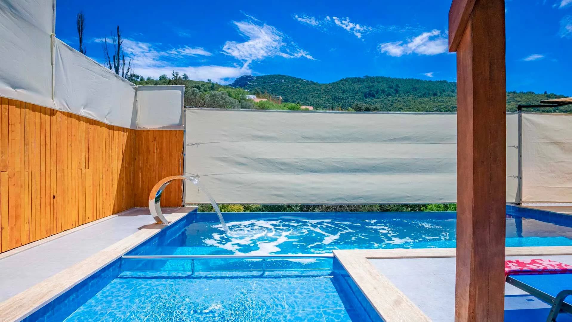 Kaş Sarıbelen'de Geniş Bahçeli, Özel Havuzlu ve Jakuzili, Lüks Villa görsel 3