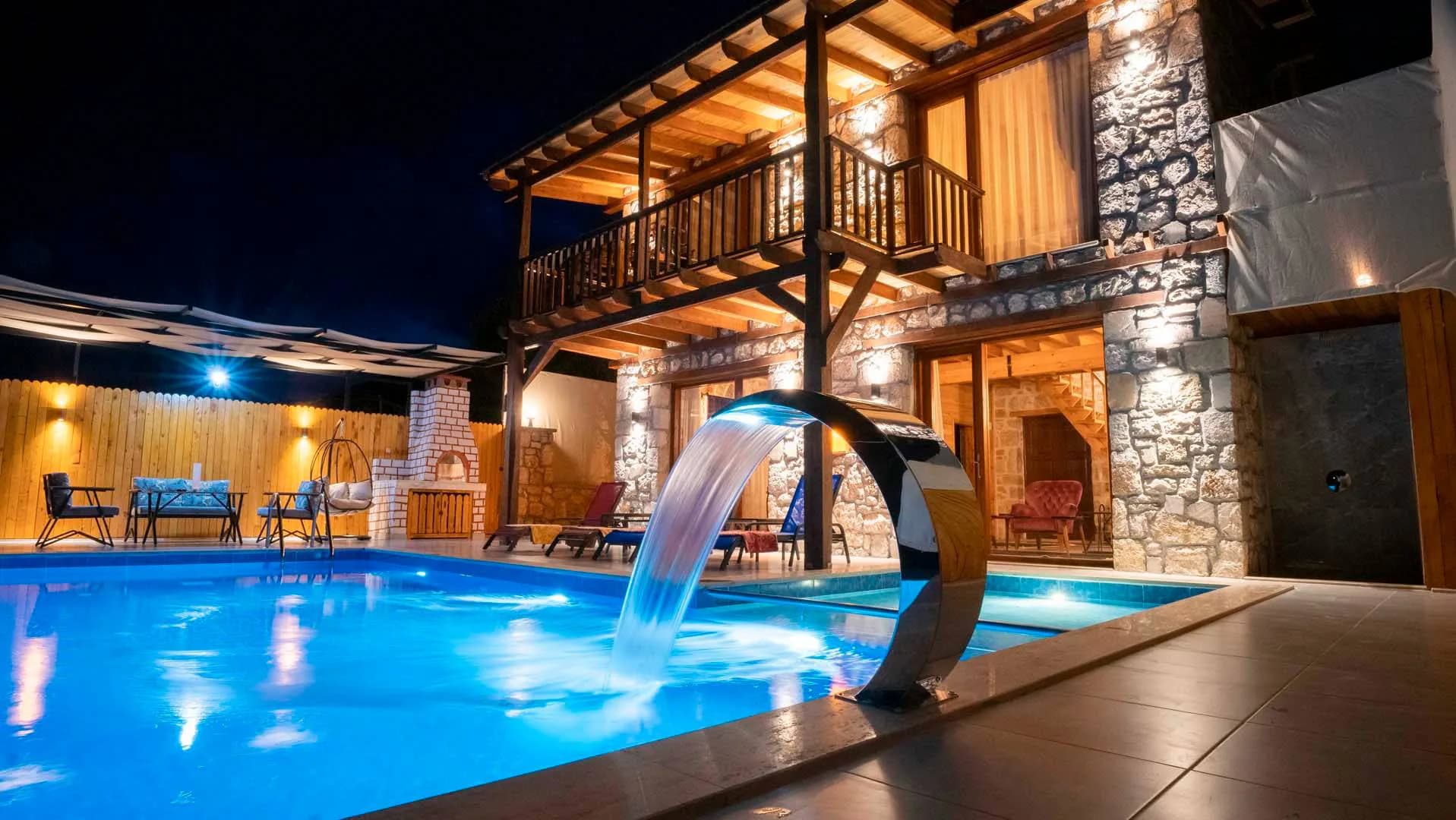 Kaş Sarıbelen'de Geniş Bahçeli, Özel Havuzlu ve Jakuzili, Lüks Villa görsel 2