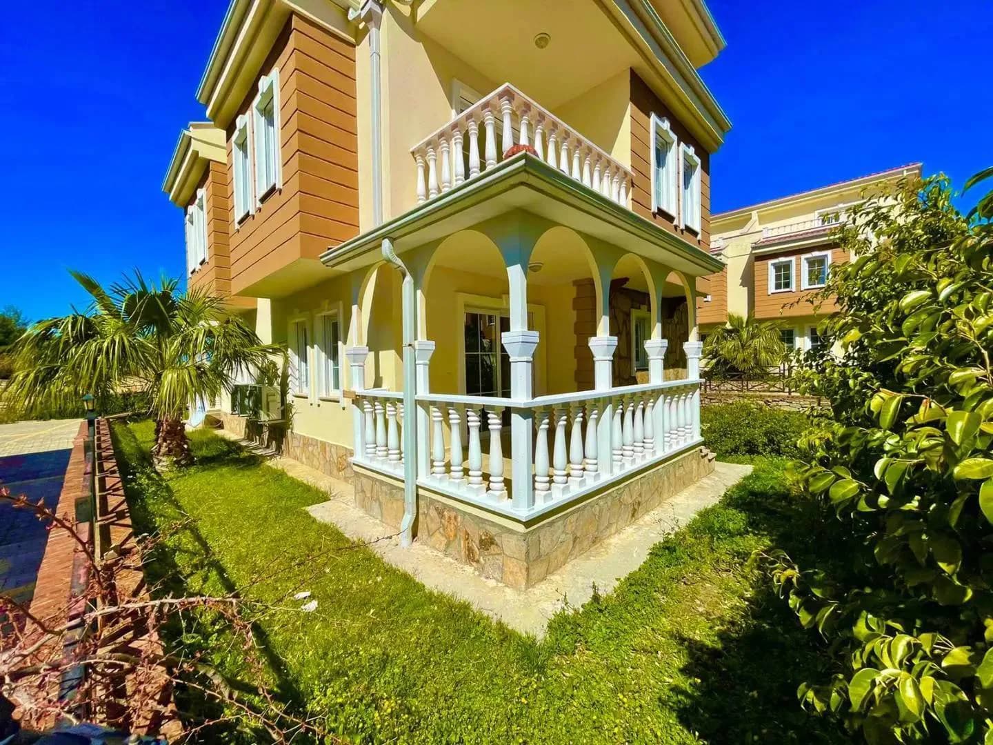 Alanya İncekum'da Site İçerisinde, Ortak Havuzlu, Geniş Bahçeli Villa görsel 2