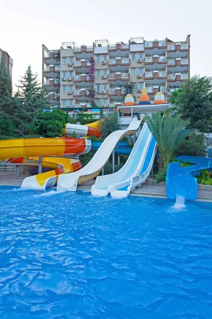 Alanya Kestel'de Tesis İçerisinde, Aquaparklı, 1+1 Tatil Evi görsel 3