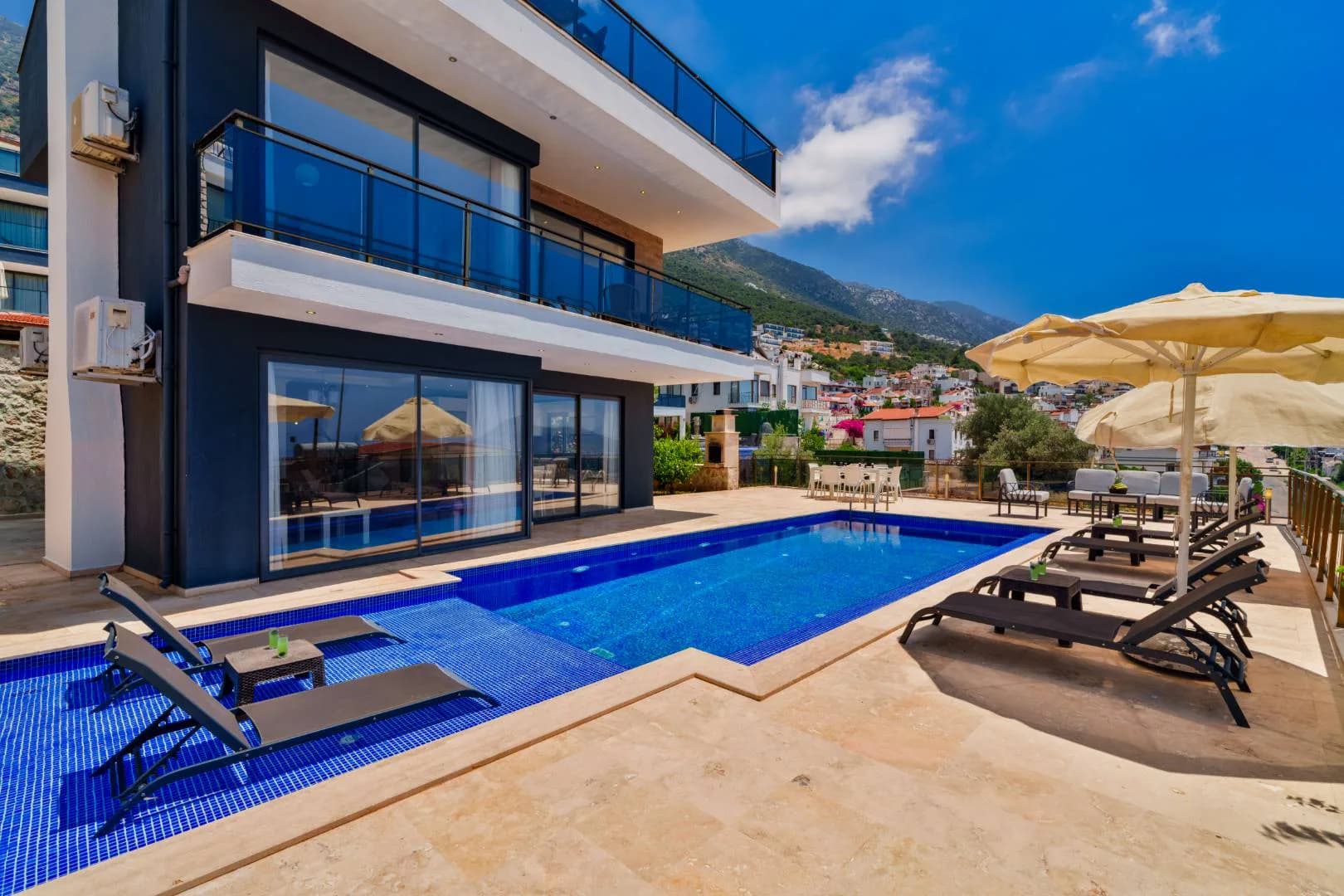 Kaş Kalkan'da Göz Alıcı Deniz Manzaralı, Özel Havuzlu, Lüks Villa görsel 3