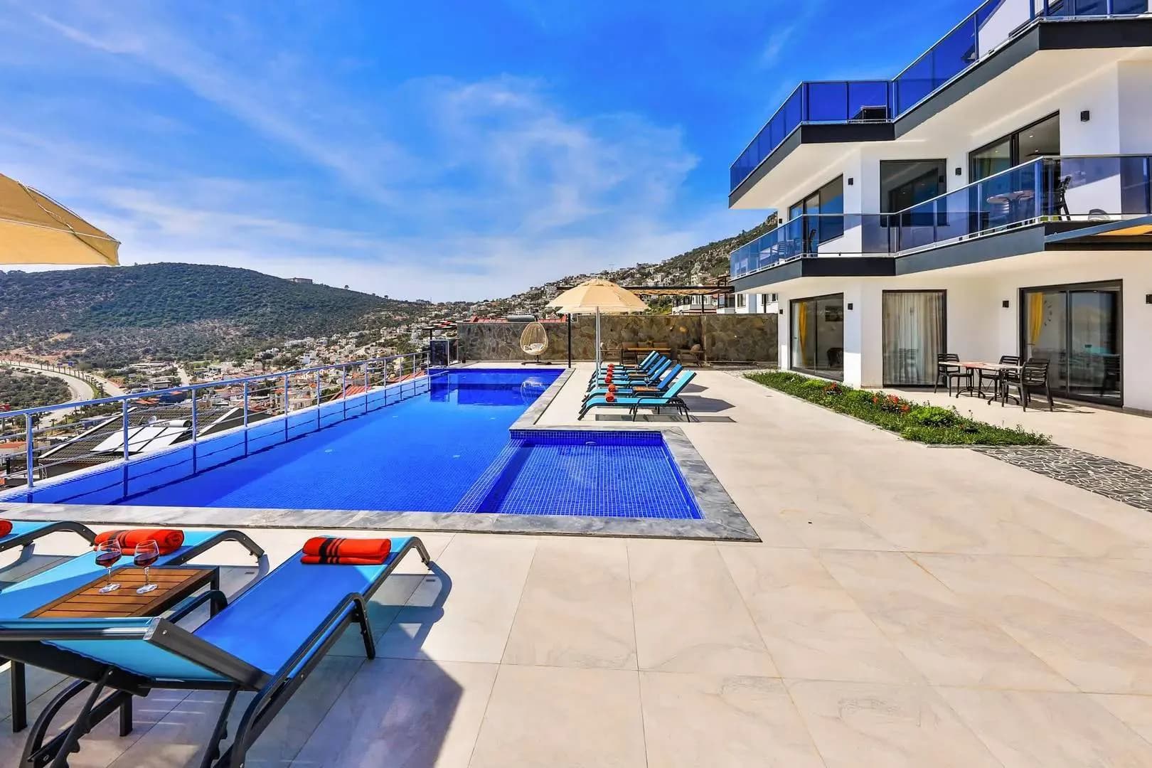 Kaş Kalkan'da Geniş Ailelere Uygun, Sonsuzluk Havuzlu, Kiralık Villa görsel 3