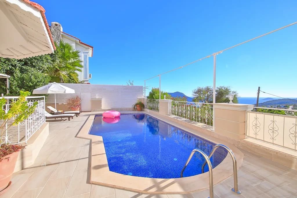 Kalkan Merkez'de Denize Yürüyüş Mesafesinde, Özel Havuzlu, 2+1 Villa görsel 3