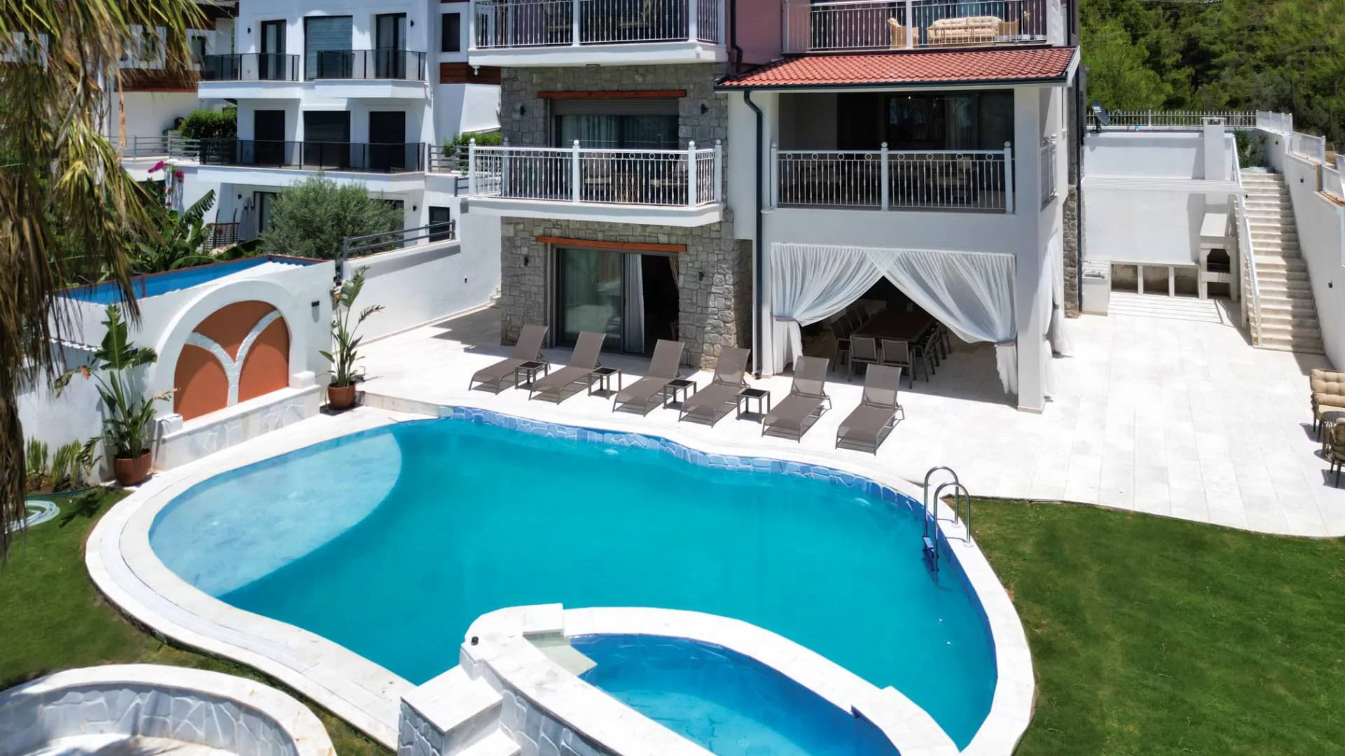 Fethiye Çiftlik'te Geniş Bahçeli, Özel Havuzlu, Kiralık Villa görsel 3