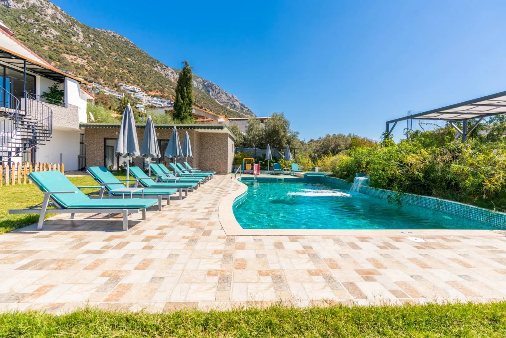 Kaş Bezirgan'da Manzaralı, Özel Havuz ve Olanaklı, Lüks Kiralık Villa görsel 3