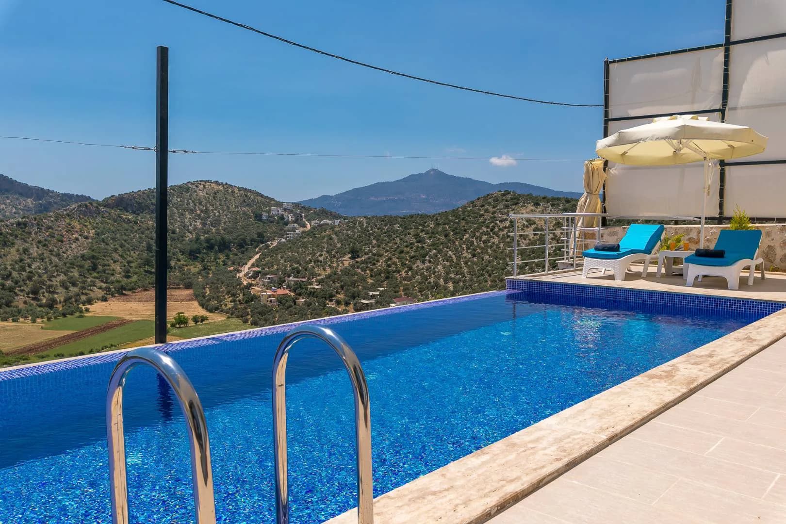 Kaş Bezirgan'da Dağ Manzaralı, Özel Havuzlu, Kiralık Villa görsel 2