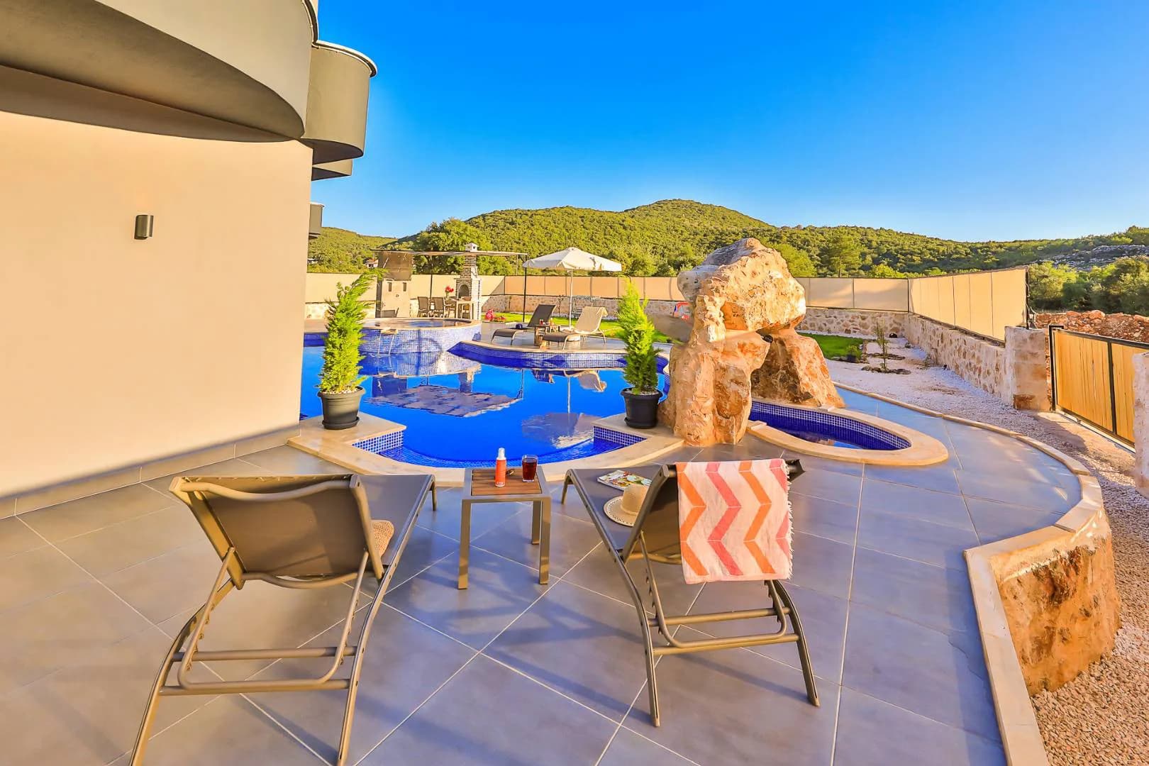 Kaş Belenli'de Doğa İçerisinde, Özel Havuzlu, Jakuzili Lüks Villa görsel 3
